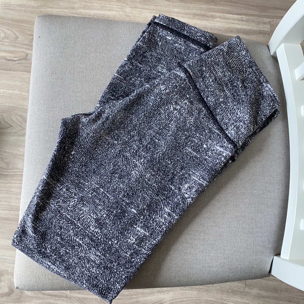 Loud Lululemon leggings